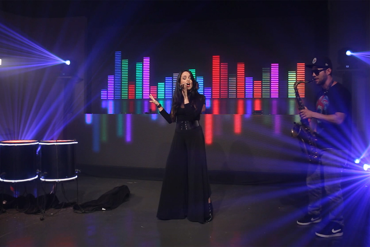 A pista da sua festa de casamento vai bombar com a Groove 8 Color Drums